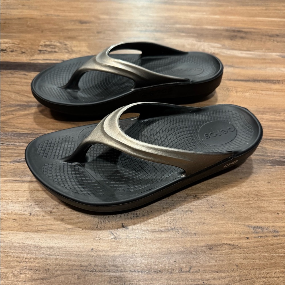 OOFOS Recovery Flip Flop